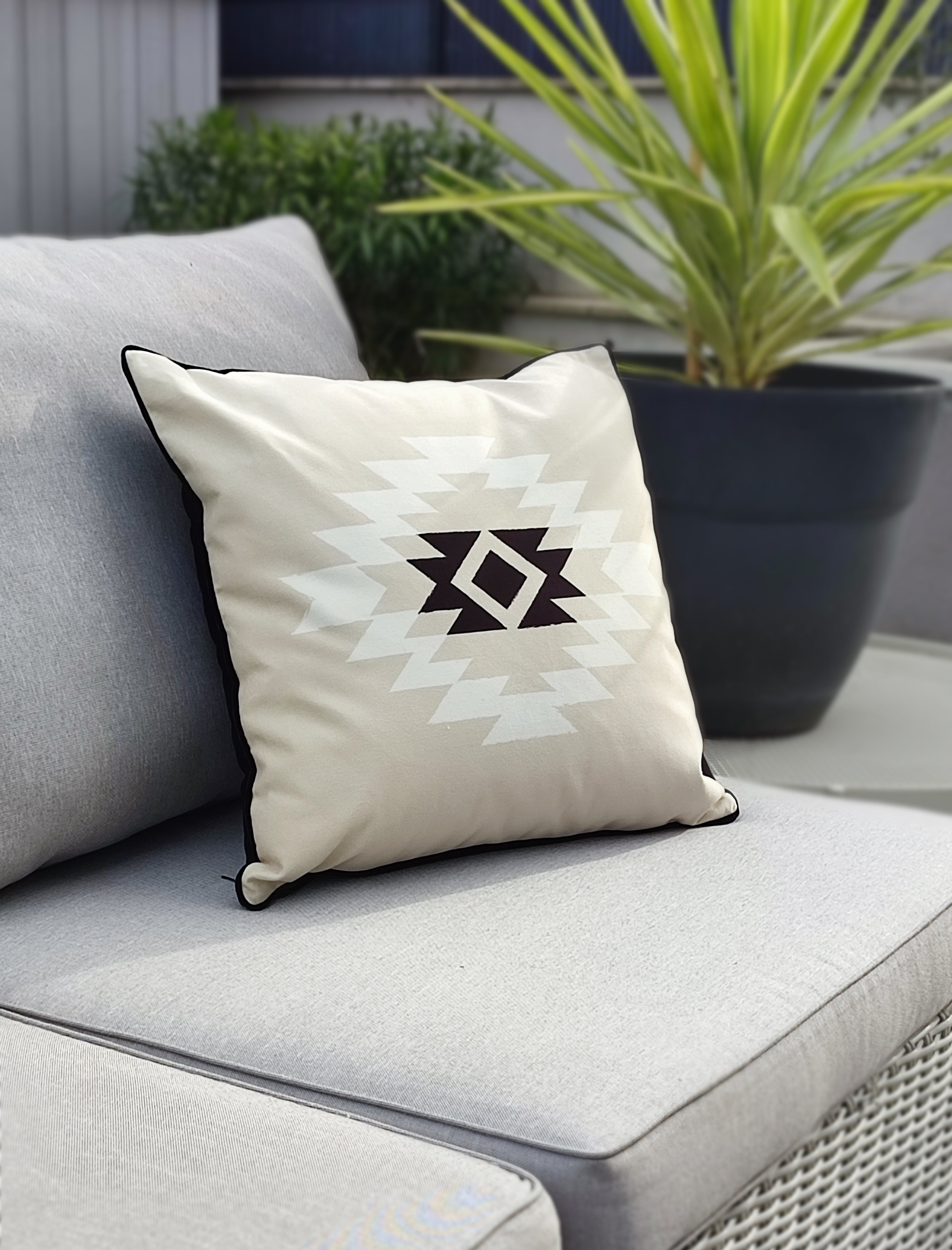 COUSSIN NEVADA BLANC BEIGE - Velours - Carré