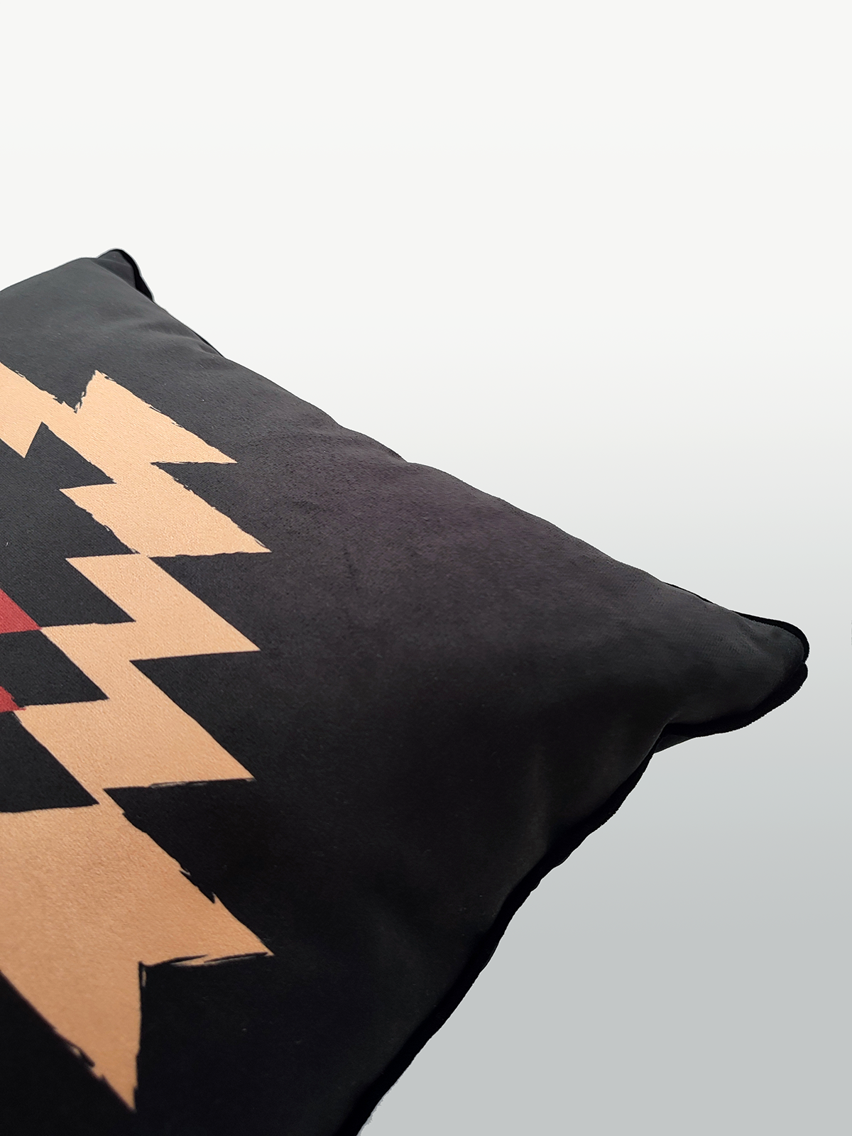 NEVADA CUSHION - BLACK GARNET - Square Velvet