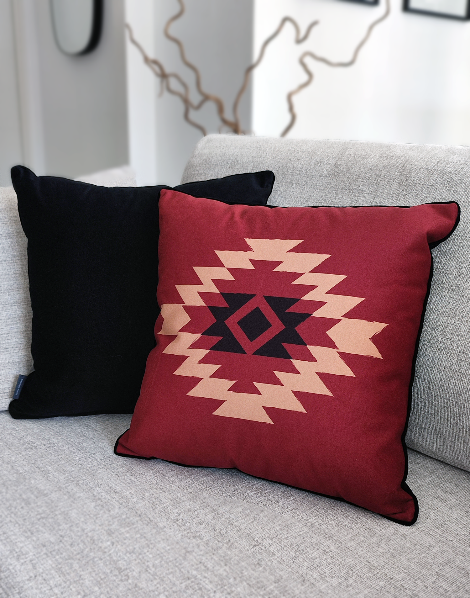 NEVADA CUSHION - GARNET - Square Velvet