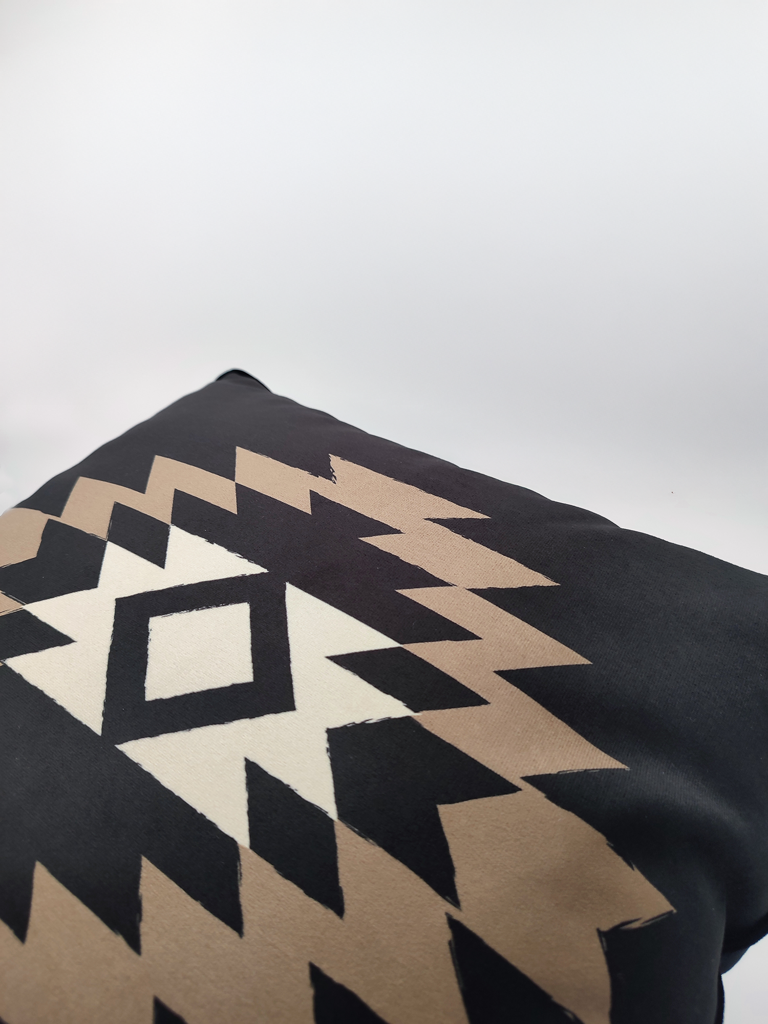NEVADA CUSHION - BLACK CAMEL - Square Velvet
